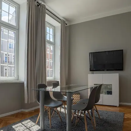 شقة Viu Postcards From