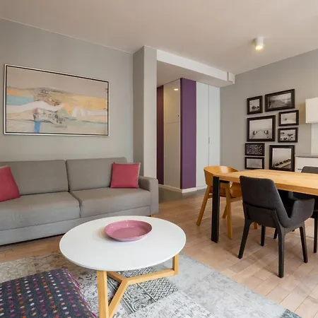 Viu Postcards From شقة *